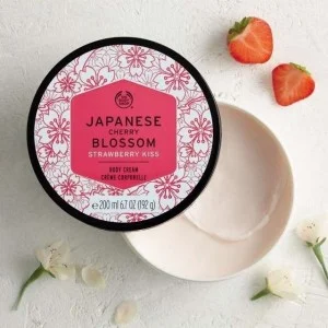 Japanese cherry blossom discount strawberry kiss fragrance mist